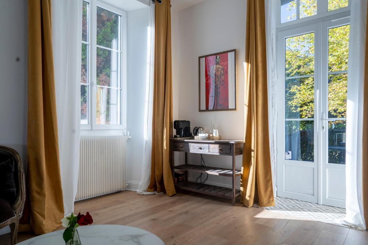 ชาโต เด แอย์ Hotel Saint-Etienne-de-Saint-Geoirs ภายนอก รูปภาพ